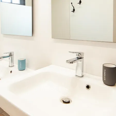 Jolie M'home, Le Puy Du Fou, 15 Pers, 7 Ch, 5 Sde, 5 Wc Mauléon